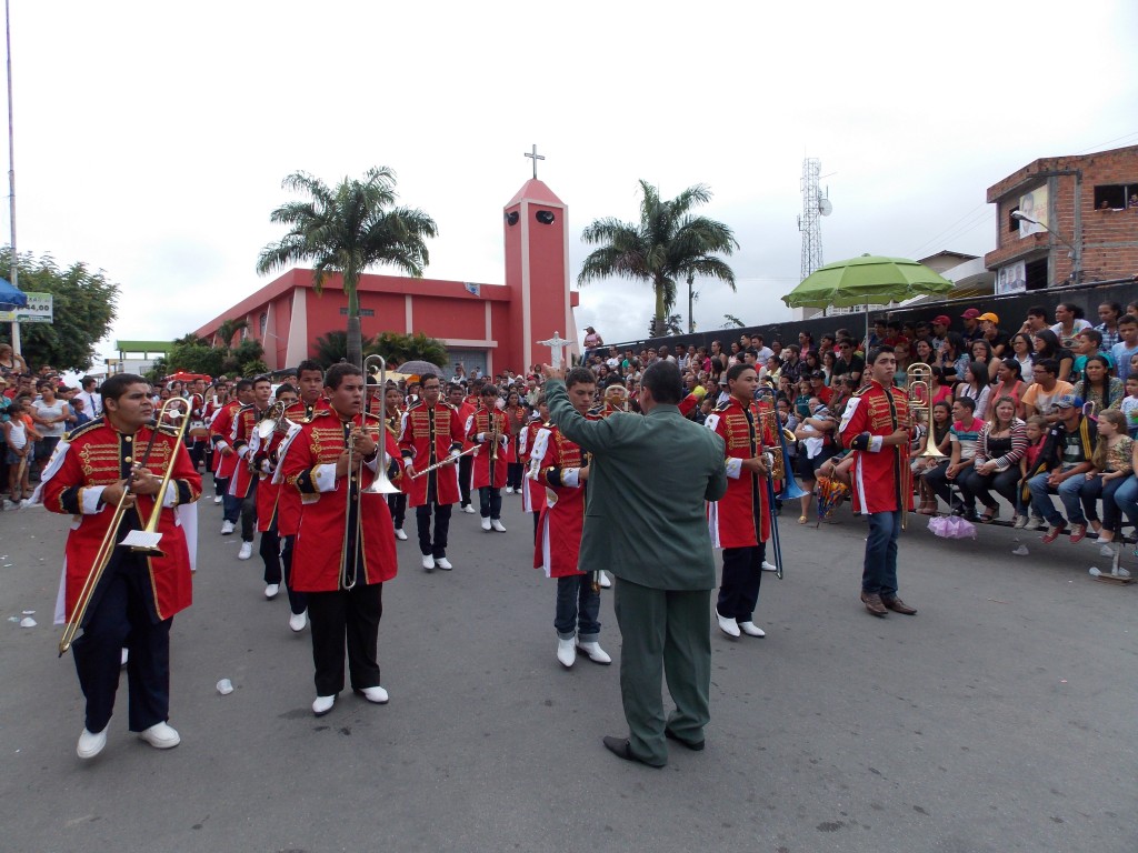 BMC ( Banda Municipal de Cupira) na abertura do Desfile Cívico 2014. (Foto: Adelino Silva - Ascom/PMC)
