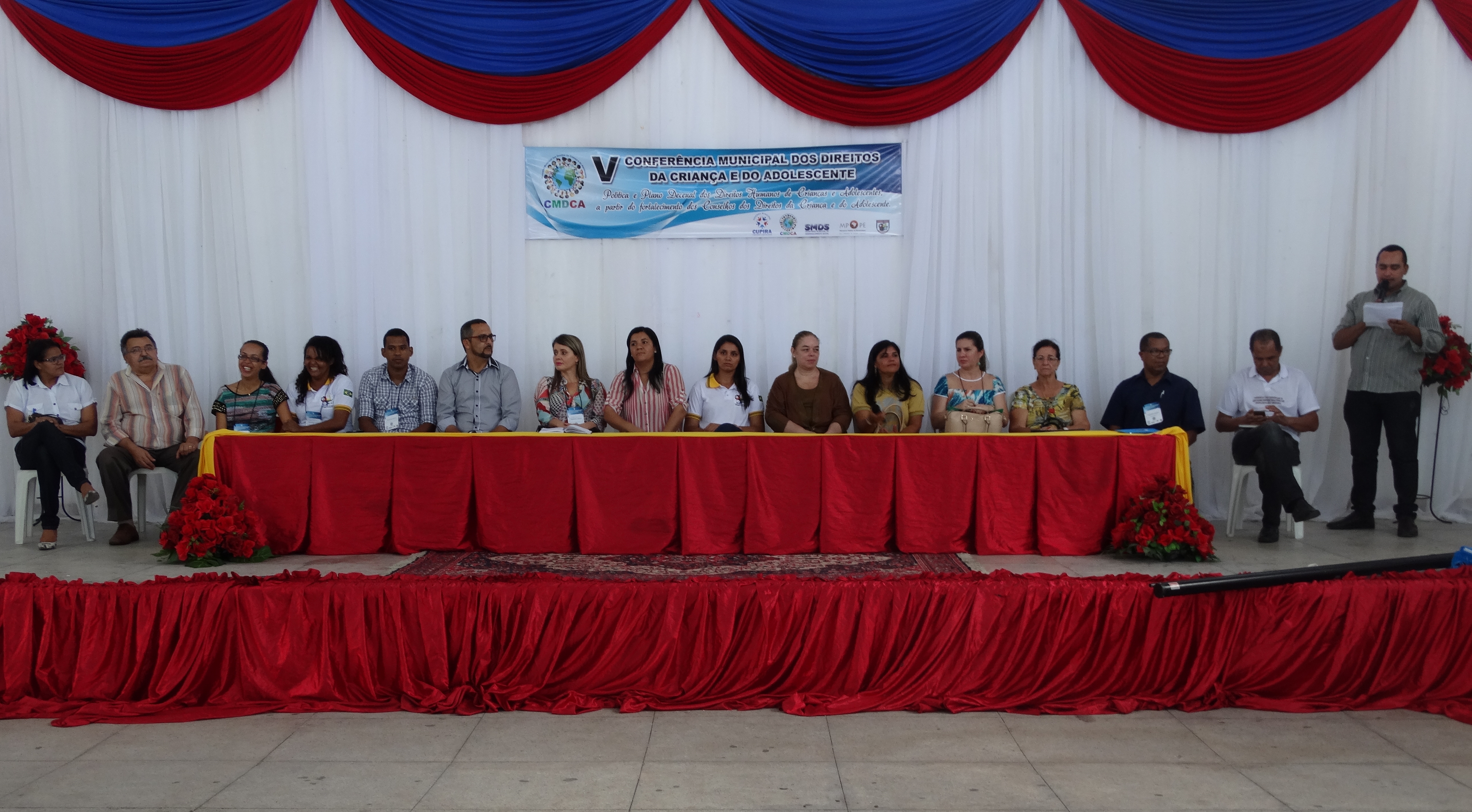 Composição da mesa de autoridades  convidadas para a V conferência do CMDCA.