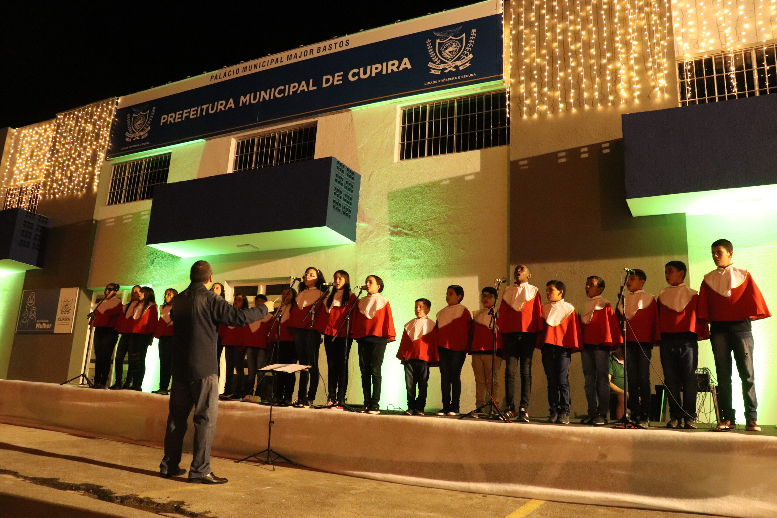 Festividades de fim de ano de Cupira promove cantata natalina, projeções mapeadas e apresentações culturais